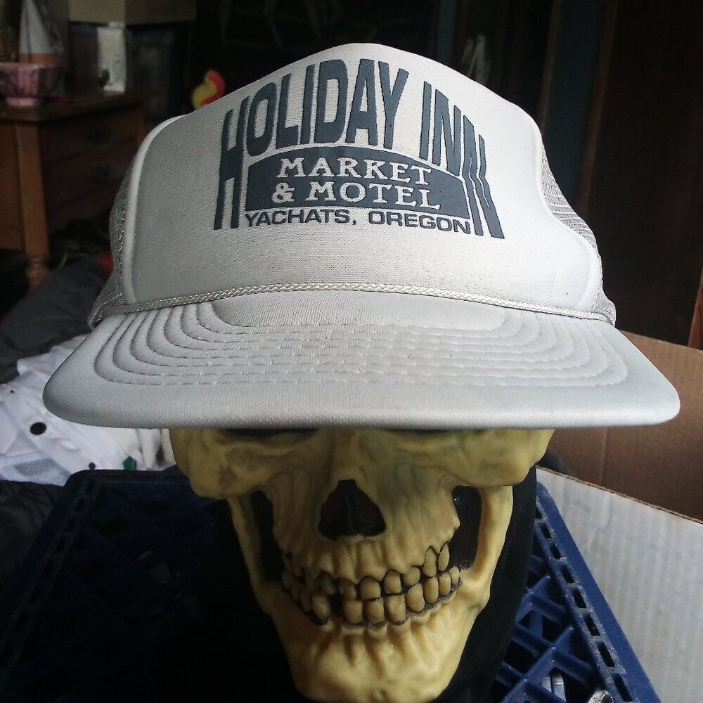 Deadstock Vintage Holiday Inn Market & Motel Rope Snap Trucker Hat Cap